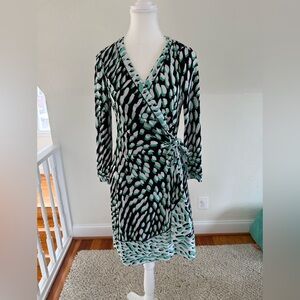 BCBGMaxAzria Black and Mint Patterned Dress Size Medium